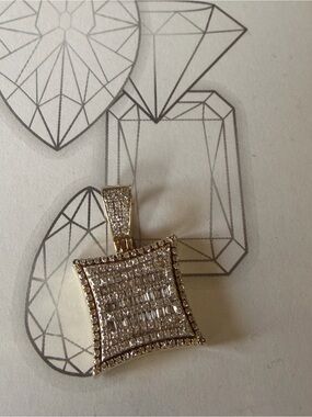 10 carat, yellow gold cluster pendant